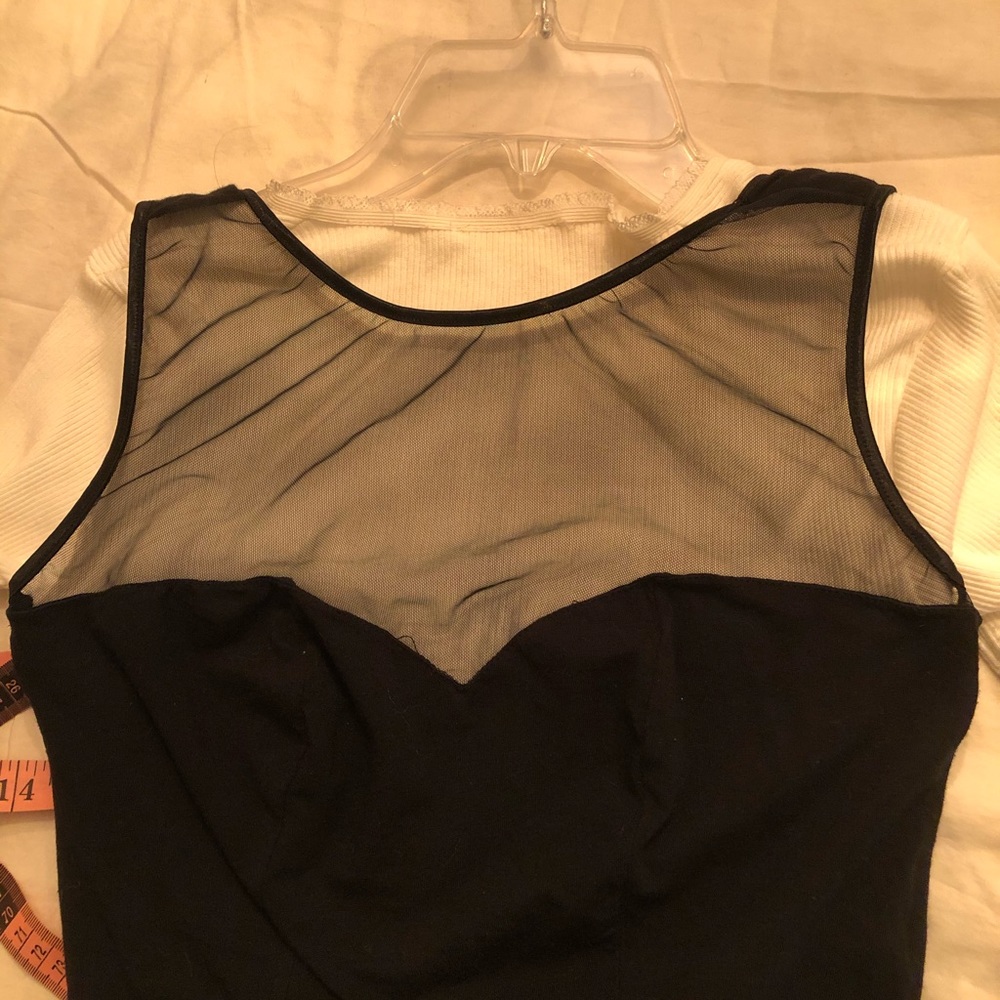 Sweetheart neckline with mesh yoke black leotard